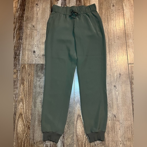 Lululemon On the Fly Jogger in Dark Olive Women’s Size 2 - Picture 3 of 8